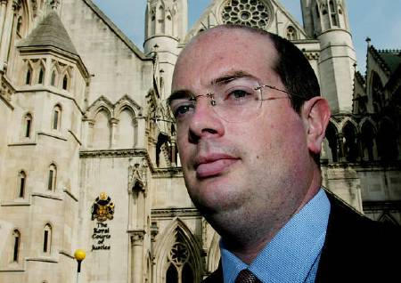 BBC journalist Andrew Gilligan arrives at the Royal Courts of Justice to give evidence at the Hutton inquiry, London, August 2003.